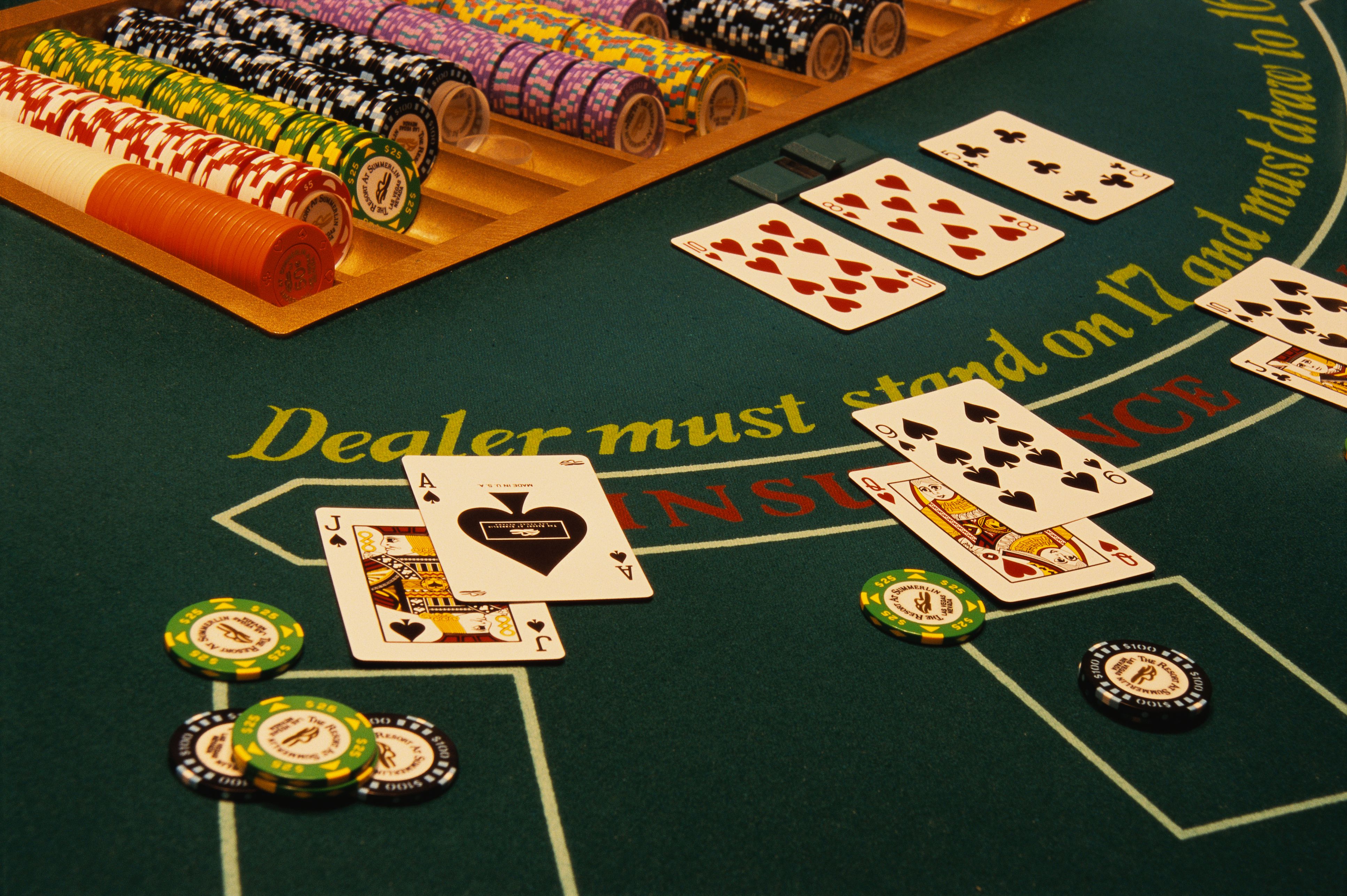 blackjack cartes jetons table